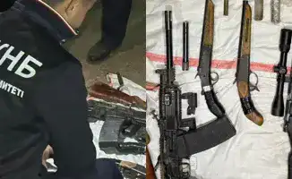 КНБ демонстрирует изъятое оружие: огнемёты, автоматы и пистолеты из Астаны, Алматы и 9 регионов страны