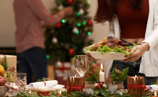 Вице-министр прокомментировал возможные расходы казахстанцев на новогодний стол, отметив, что не стоит ожидать, что они потратят половину своей зарплаты на праздничные продукты.