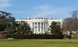 Президент Сирии аш-Шараа и временный президент Ахмед аш-Шараа прибыли в США с официальным визитом