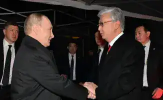 Президент Казахстана Касым-Жомарт Токаев завершил свой государственный визит в Россию, где состоялась теплая прощальная встреча с российским лидером. В ходе визита обсуждались важные вопросы двустороннего сотрудничества и укрепления отношений между двумя 