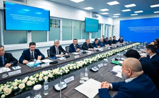 Сенат разрабатывает законопроект для поддержки индустриального сектора: Маулен Ашимбаев обсуждает вызовы и перспективы машиностроения на круглом столе