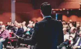 Сенатор Казахстана призывает к регулированию деятельности коучей и психологов в условиях растущей угрозы 'лжекоучей'