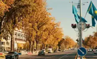 Ташкент в цветах Казахстана: встречаем Токаева с флагами!