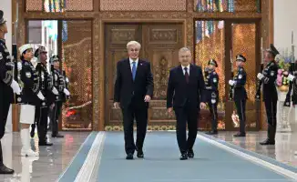 Президент Казахстана Касым-Жомарт Токаев провёл переговоры с президентом Узбекистана Шавкатом Мирзиёевым, обсудив развитие партнерства и союзничества между двумя странами. Встреча состоялась 15 ноября и стала важным шагом в укреплении двусторонних отношен