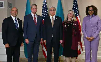 Президент Казахстана Касым-Жомарт Токаев встретился с американскими конгрессменами Джимми Панеттой и Кэрол Миллер, обсудив вопросы двустороннего сотрудничества и укрепления связей между Казахстаном и США.