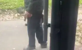 Погоня за безопасностью: алматинка укрылась в магазине от вооруженного преследователя