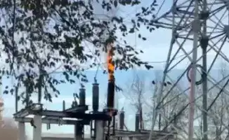 В Алматы произошел утренний взрыв, в результате которого пострадали медицинский центр и автомобиль. Акимат города сообщил о последствиях инцидента, связанного с высоковольтной линией электропередач в районе Сайрана.