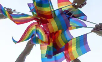 В Казахстане принят закон о запрете пропаганды ЛГБТ: социальные последствия и изменения в общественном восприятии