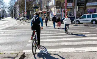 Словакия: Пешеходы теперь в 'замедленном кино' — скорость шагов ограничена до шести километров в час