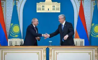 Премьер-министр Армении Никол Пашинян прибыл с официальным визитом в Казахстан, где его встречали в Астане. Визит стал значимым событием в двусторонних отношениях между Арменией и Казахстаном.