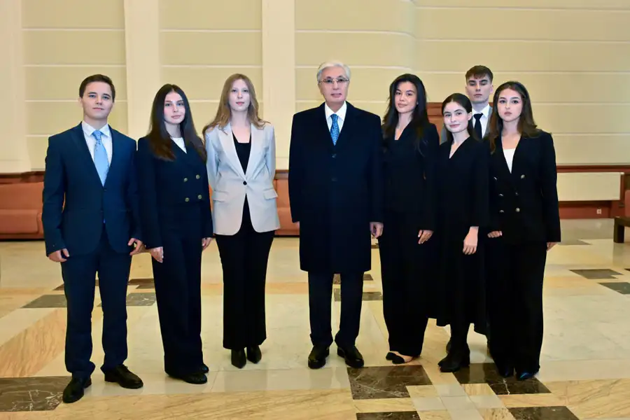 Токаев и студенты