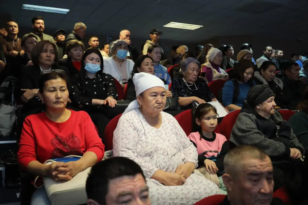 Нурдаулет Килыбай выслушал проблемы жителей города Актау (8)