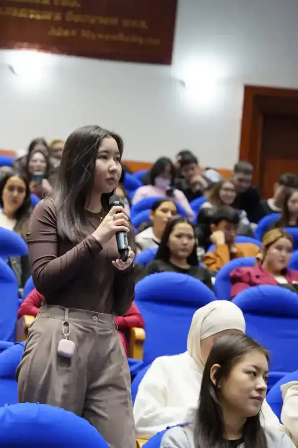 Как соблюдать цифровую безопасность и защититься от интернет-мошенников, рассказали столичным студентам (2)