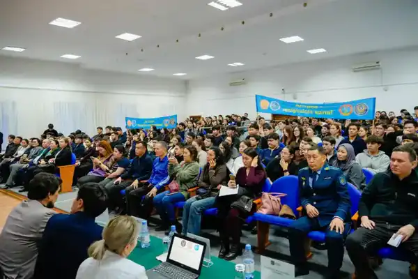 Появление кинологов и спецназа: полиция наглядно продемонстрировала опасность наркотиков (4)