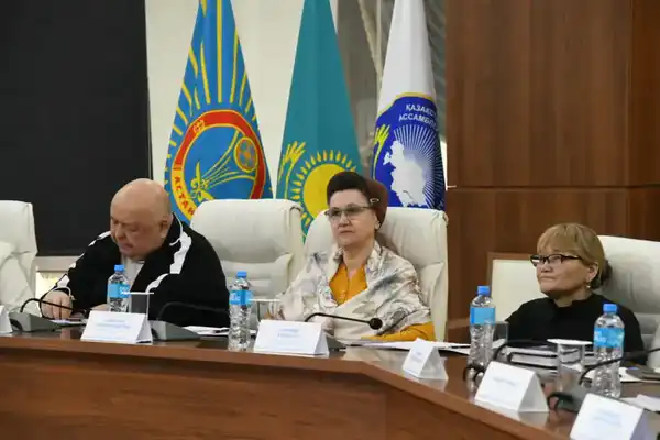 День Независимости: укрепление духовных ценностей и межконфессионального взаимодействия обсудили в Астане (4)