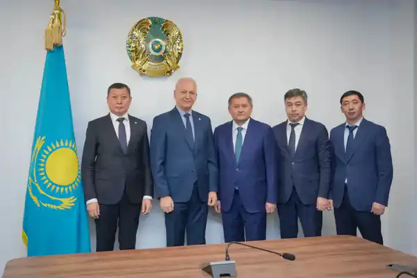 Министр науки и высшего образования РК обсудил сотрудничество с Тюркской академией (4)