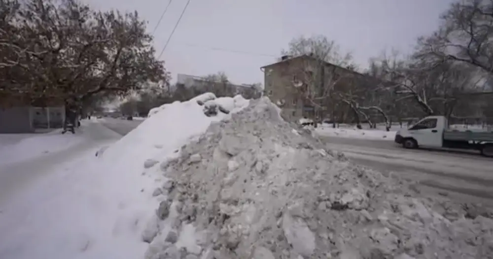 Аким ВКО проверил очистку улиц Усть-Каменогорска от снега и работу транспорта (3)