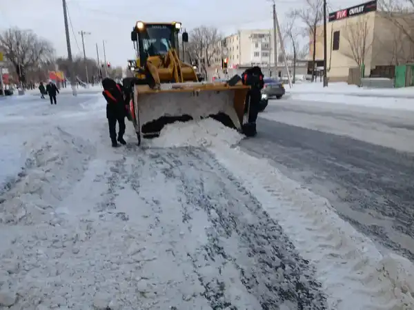 Около 3000 единиц спецтехники вышли на уборку снега в Астане (7)