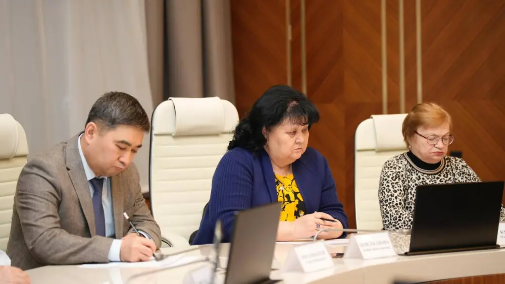 В ВКО состоялось заключительное в этом году заседание областной комиссии по делам женщин (4)