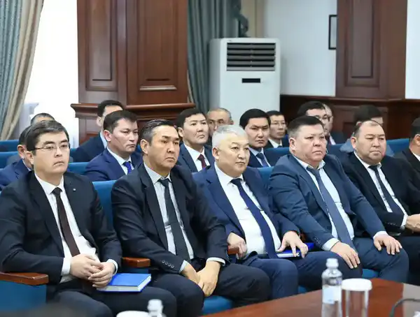 Рассмотрены вопросы развития и цифровизации транспортно-транзитной отрасли (6)