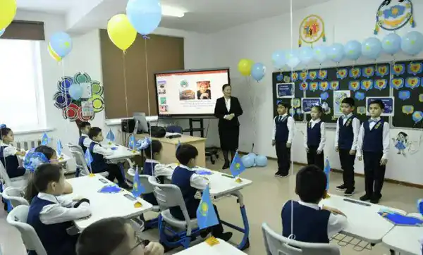 «Жүрек, сенсің Отаным!»: в Астане прошло торжественное мероприятие, посвященное юбилею образовательного учреждения (3)