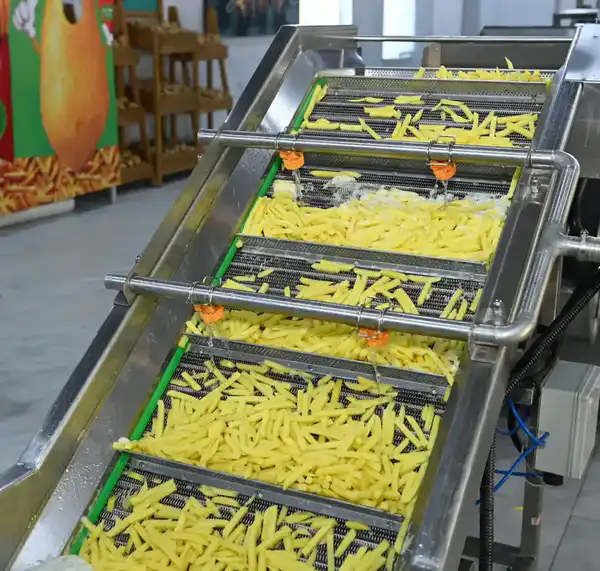 За прошедшие 11 месяцев на постоянную работу трудоустроено около 28 тысяч человек (6)