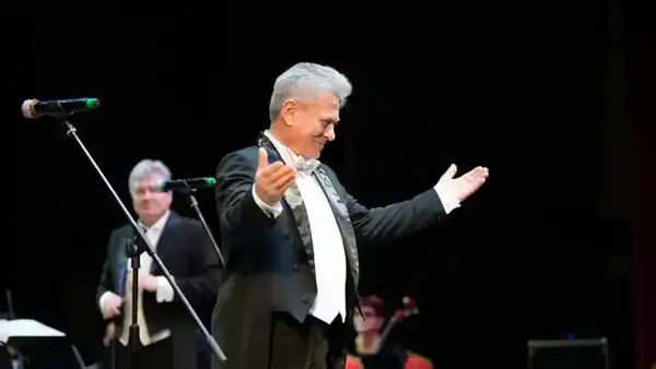 В ВКО состоялся концерт Заслуженного артиста РК Вячеслава Ткача (3)