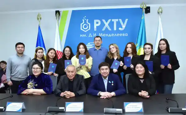 В Таразе вручены первые двойные дипломы выпускникам совместной программы РХТУ и Университета Дулати (8)