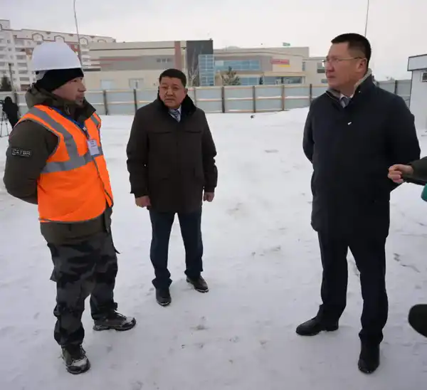 Аким Павлодарской области проверил реализацию инфраструктурных проектов в Аксу (7)