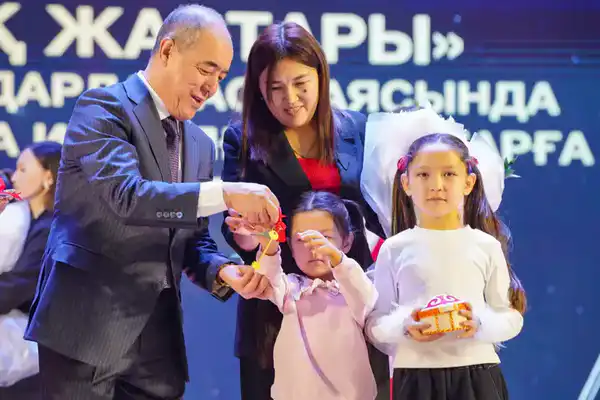 «Лидер года – 2025»: В ЗКО наградили активную молодежь (4)