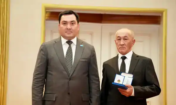 Госнаграды за свет и тепло: Министр энергетики Ерлан Аккенженов поздравил работников отрасли с профессиональным праздником (10)