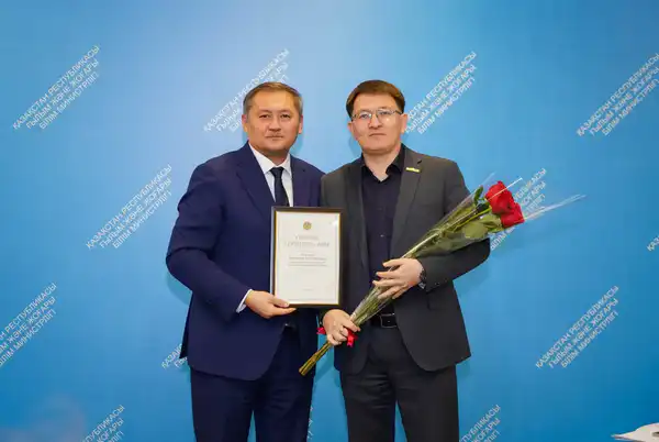 ИСПОЛНЕНИЕ ПОРУЧЕНИЯ ПРЕЗИДЕНТА: В АСТАНЕ МОЛОДЫМ УЧЕНЫМ ВРУЧИЛИ СЕРТИФИКАТЫ НА КВАРТИРЫ (8)