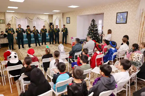 Военнослужащие Национальной гвардии поздравили воспитанников детских домов с Новым годом (7)