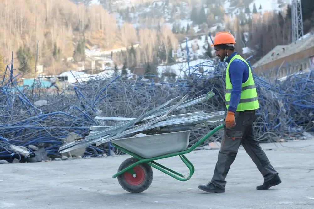 В Алматы продолжается модернизация легендарного катка (2)