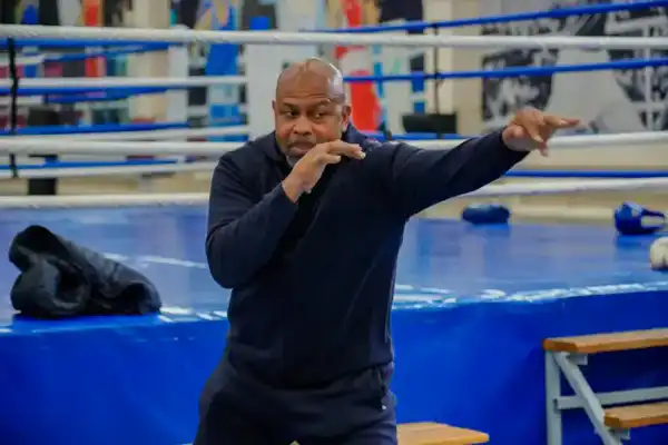 Звезда бокса Рой Джонс провел мастер-класс для молодежи в Астане (7)