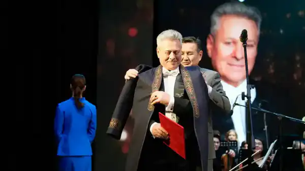 В ВКО состоялся концерт Заслуженного артиста РК Вячеслава Ткача (2)