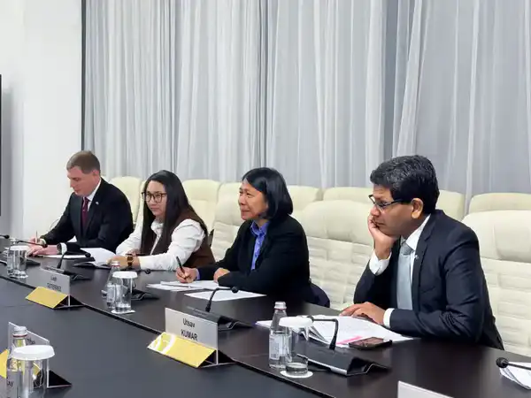 Глава АСПиР Асет Иргалиев провел встречу с Генеральным директором АБР по Центральной и Западной Азии Леей Гутиеррес (2)