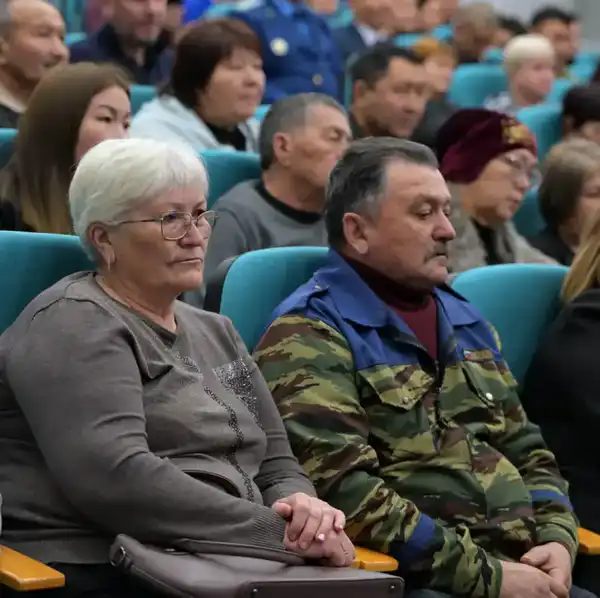 Сегодня аким области Асаин Байханов встретился с жителями Щербактинского района и обсудил актуальные вопросы (4)