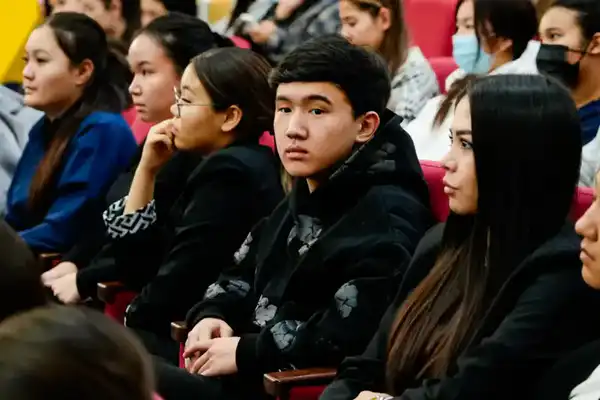 «Закон и порядок»: в Астане прошло масштабное профилактическое мероприятие для молодежи (8)