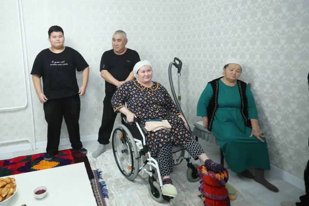 Нурдаулет Килыбай в Жанаозене навестил граждан с ограниченными возможностями и лично выслушал их обращения (3)