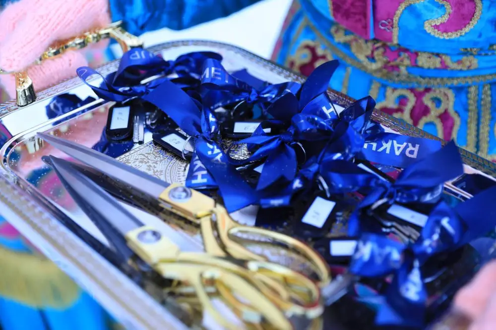 Жильцам ЖК «Exclusive», ранее являвшегося долгостроем, в День Независимости вручили ключи от квартир (4)