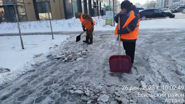 Около трех тысяч дорожных рабочих задействованы в снегоуборочных работах в Астане (2)