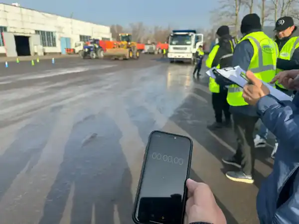 Год рабочих профессий: лучших водителя техники и механизатора определяли в Астане (3)