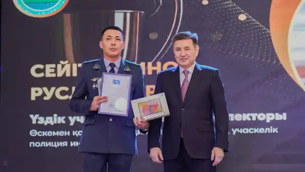 В Восточном Казахстане наградили профессионалов года (2)