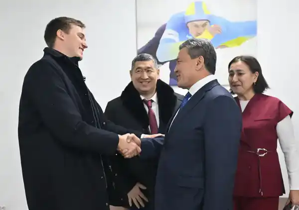 Новая ледовая арена открылась в микрорайоне Жас Өркен (6)