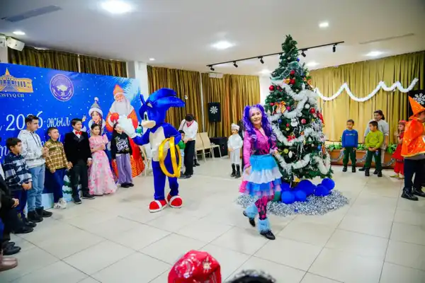 Новогоднюю елку для особенных детей провела столичная АНК (6)