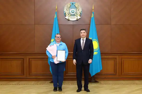 От имени Президента Олжас Бектенов вручил государственные награды призерам и тренерам XXV Летних Сурдлимпийских игр (4)