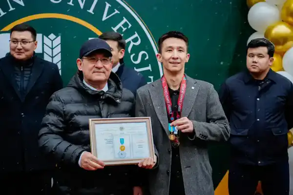 В Астане открылась спортивная воркаут-зона для молодежи (2)