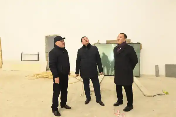 Работы на строительных площадках продолжаются (4)