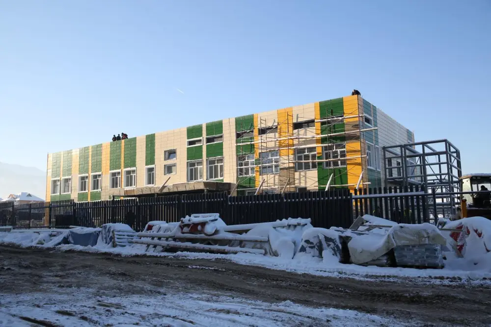 Аким Алматы проверил ход строительства ряда социальных объектов (5)